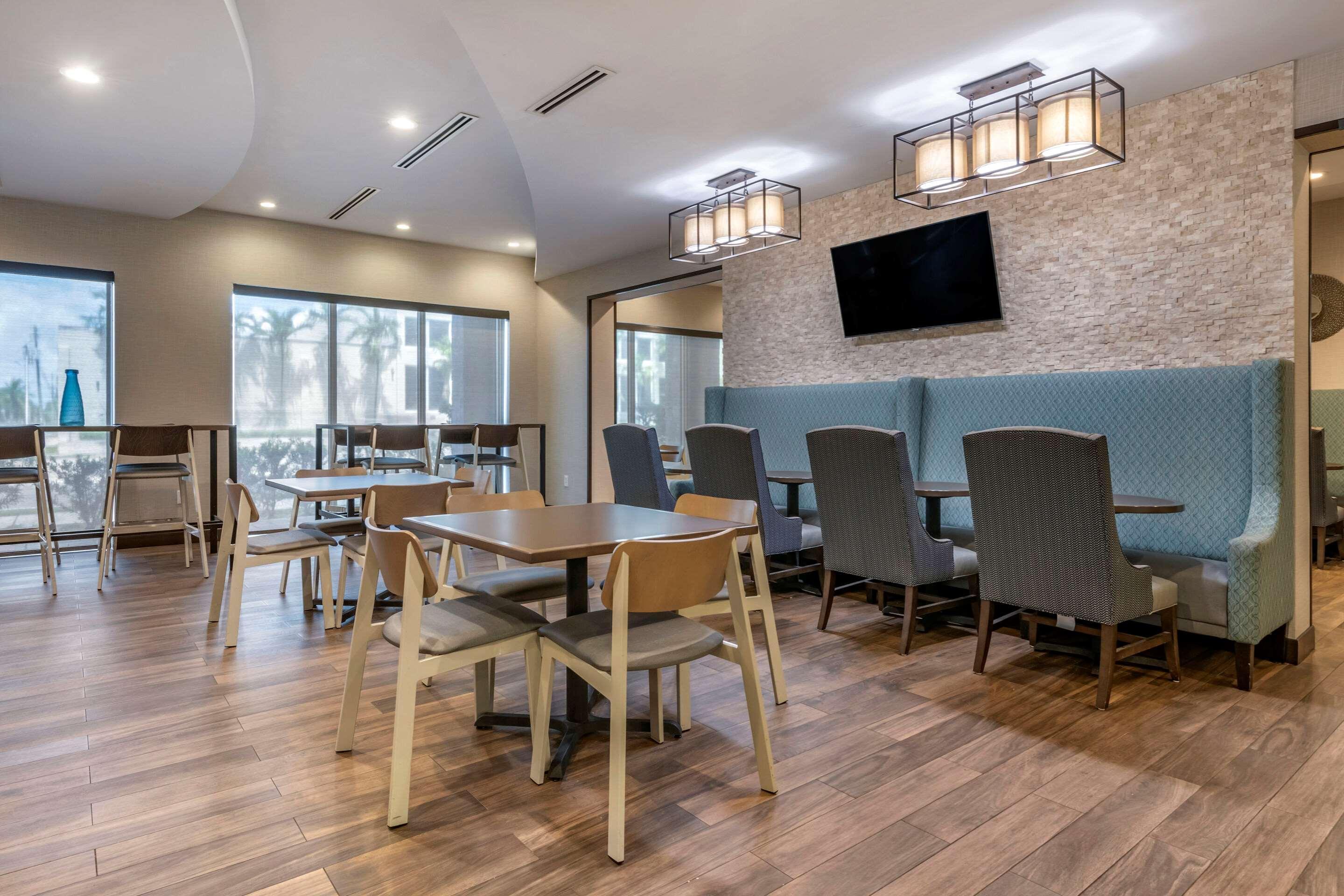Comfort Suites Fort Lauderdale Airport & Cruise Port Dania Beach Ngoại thất bức ảnh